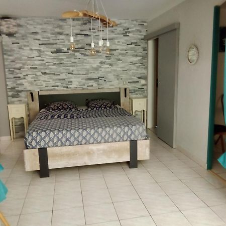 Jardin Et Bambous, Studio Cosy, Classe 2 Etoiles Марсейан Экстерьер фото
